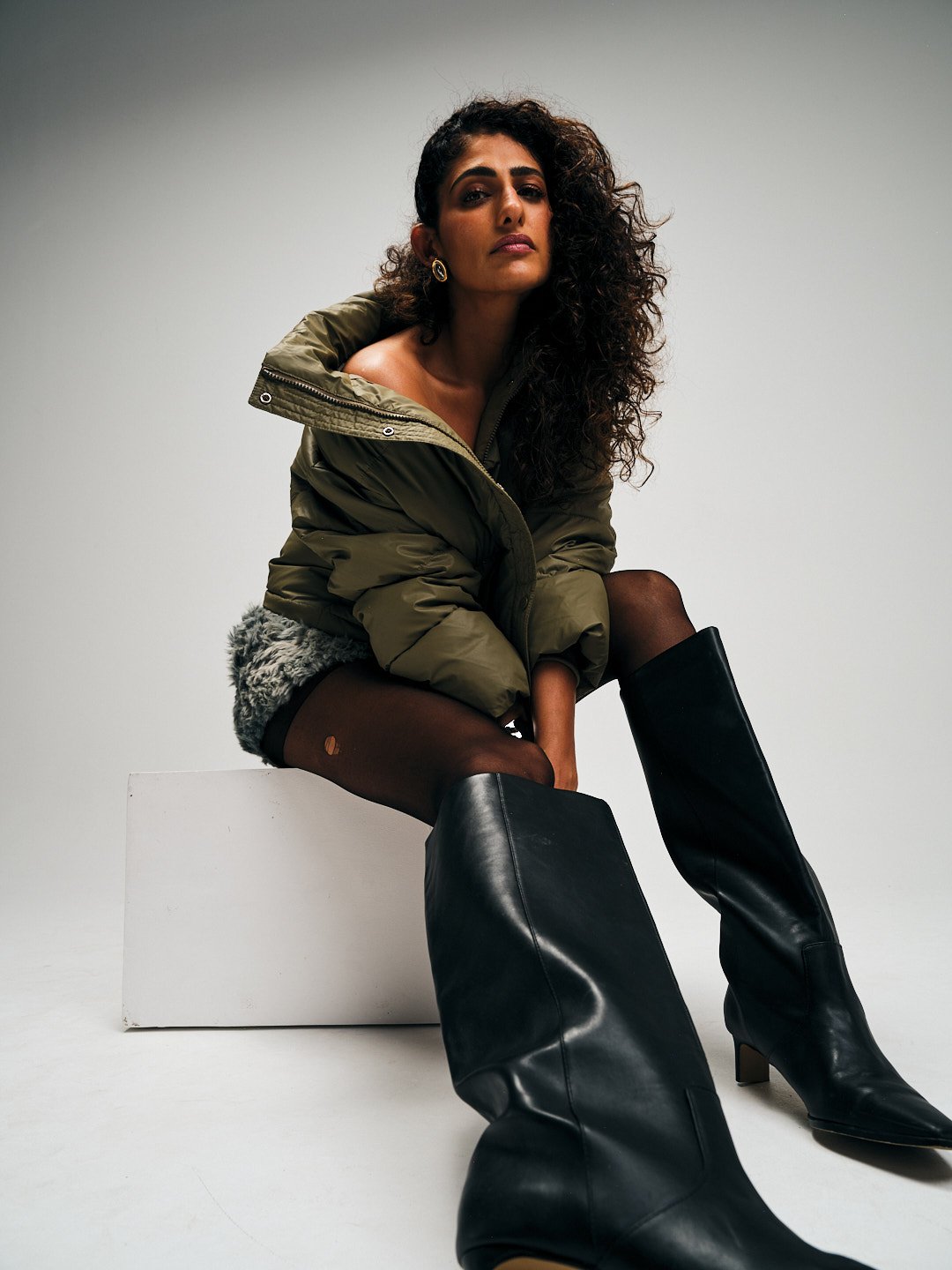 Kubbra Sait portrait 15